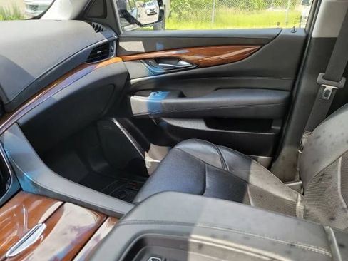 Used 2018 Cadillac Escalade Luxury AWD/4WD image 18