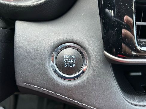 Used 2022 Toyota Highlander LE FWD image 30
