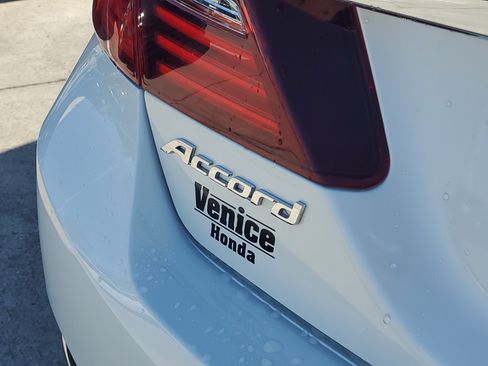Used 2017 Honda Accord EX-L image 10