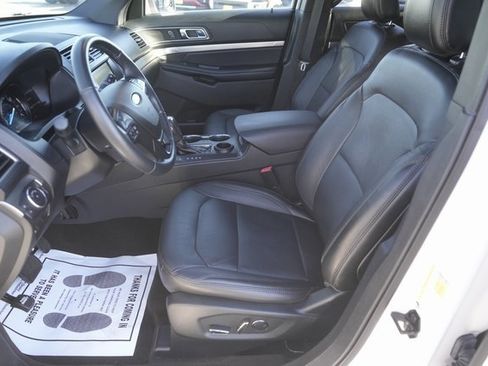 Certified 2018 Ford Explorer XLT w/ Equipment Group 202A image 9