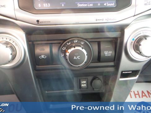 Used 2017 Toyota 4Runner SR5 Premium image 16