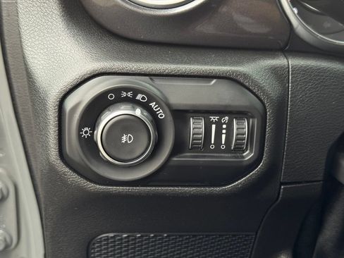Used 2021 Jeep Wrangler Unlimited Sahara AWD/4WD image 40