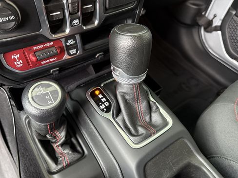 Used 2023 Jeep Gladiator Rubicon w/ Cold Weather Group AWD/4WD image 25