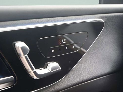 Used 2024 Mercedes-Benz GLC 300 4MATIC image 36