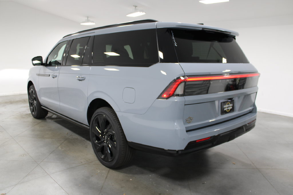 New 2027 Lincoln Navigator L Reserve w/ Jet Appearance Package AWD/4WD image 6