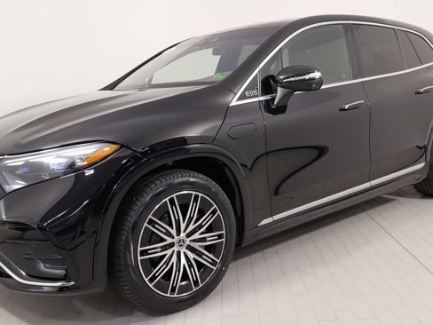 Used 2023 Mercedes-Benz EQS 580 4MATIC SUV image 3