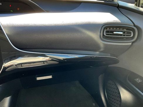 Used 2022 Toyota Prius L Eco image 26