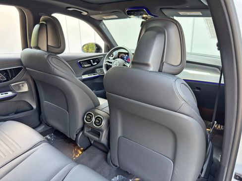 Used 2025 Mercedes-Benz GLC 350e 4MATIC w/ AMG Line image 43