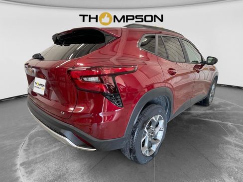 Used 2025 Chevrolet Trax LT FWD image 5