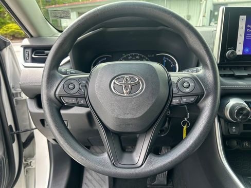 Certified 2023 Toyota RAV4 LE AWD/4WD image 23