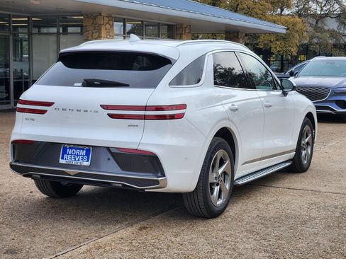 New 2026 Genesis GV70 2.5T Advanced image 3