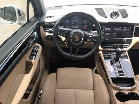 Used 2025 Porsche Macan AWD/4WD image 16