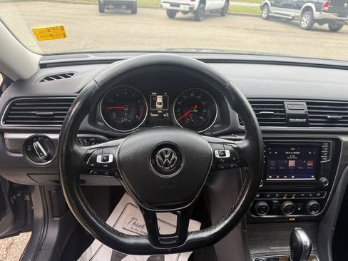 Used 2018 Volkswagen Passat 2.0T SE FWD image 10