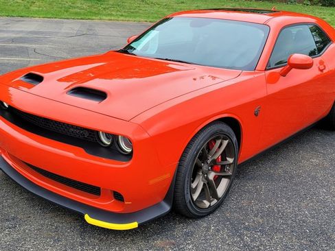 Used 2023 Dodge Challenger SRT Hellcat w/ Plus Package RWD image 3