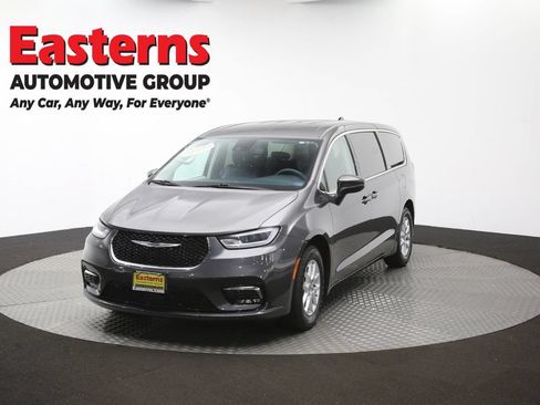 Used 2023 Chrysler Pacifica Touring-L FWD image 55