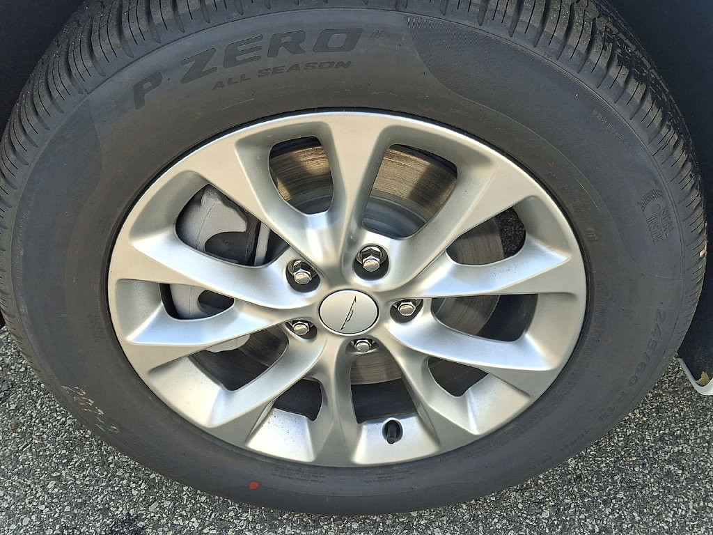 New 2027 Chrysler Pacifica Select AWD/4WD image 5