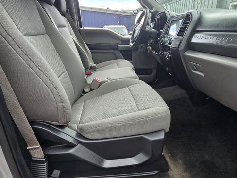 Used 2017 Ford F250 XLT w/ XLT Premium Package AWD/4WD image 10