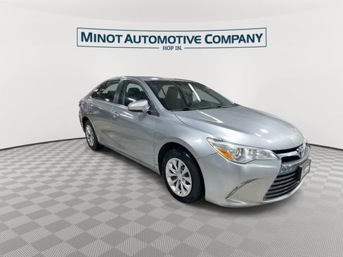 Used 2015 Toyota Camry LE FWD image 2