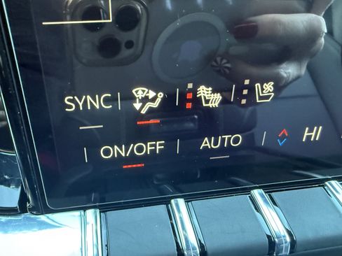 Used 2025 GMC Yukon XL Denali image 23