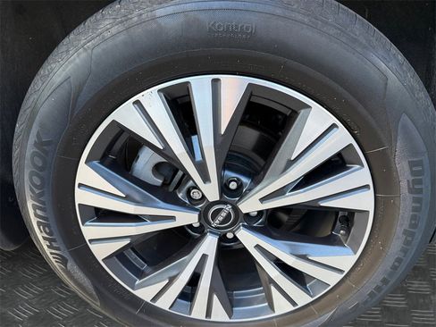 Used 2022 Nissan Rogue SV image 21