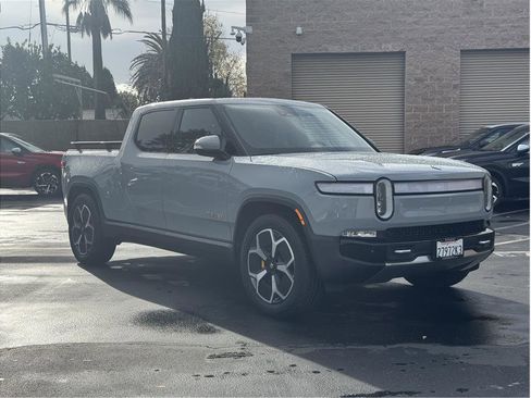 Used 2022 Rivian R1T Adventure image 3