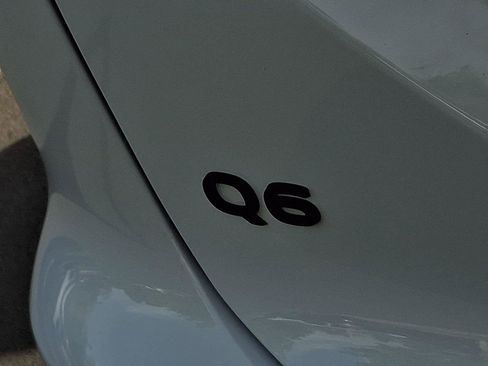 Certified 2025 Audi Q6 e-tron Premium Plus w/ Premium Plus AWD/4WD image 33