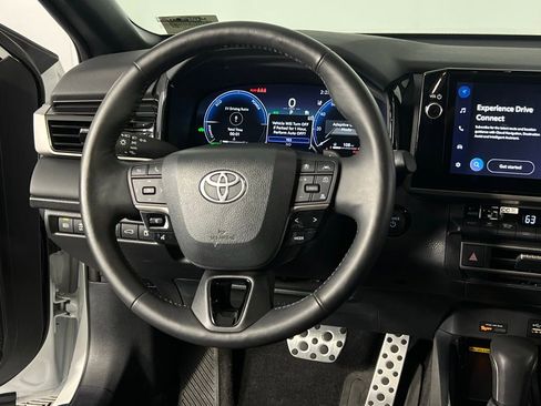 Used 2025 Toyota Camry XSE image 15