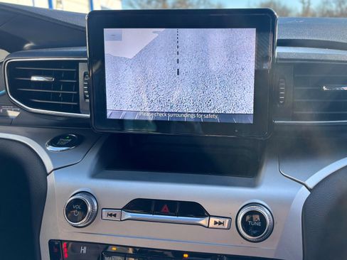 Certified 2021 Ford Explorer XLT w/ Equipment Group 202A image 57