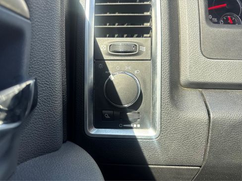 Used 2017 RAM 1500 Classic SLT AWD/4WD image 17