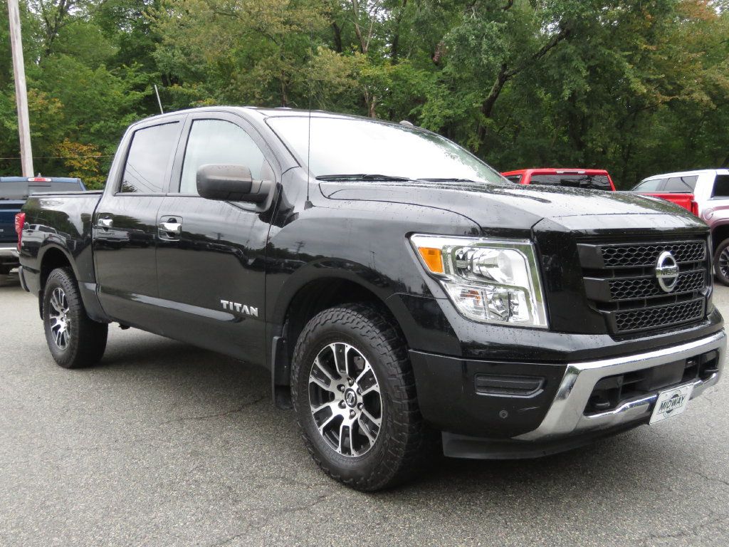 Used 2021 Nissan Titan SV w/ SV Convenience Package AWD/4WD image 3