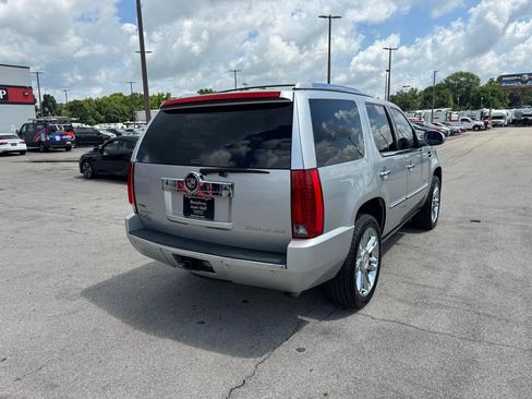 Used 2012 Cadillac Escalade Platinum AWD/4WD image 3