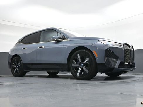 Used 2023 BMW iX xDrive50 w/ Premium Package image 28