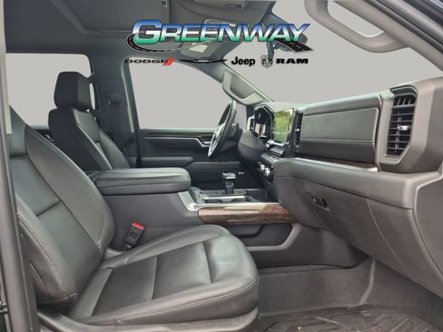 Used 2025 GMC Sierra 1500 Elevation w/ Elevation Premium Package AWD/4WD image 7