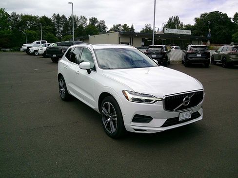 Used 2019 Volvo XC60 T5 Momentum w/ Premium Package AWD/4WD image 7