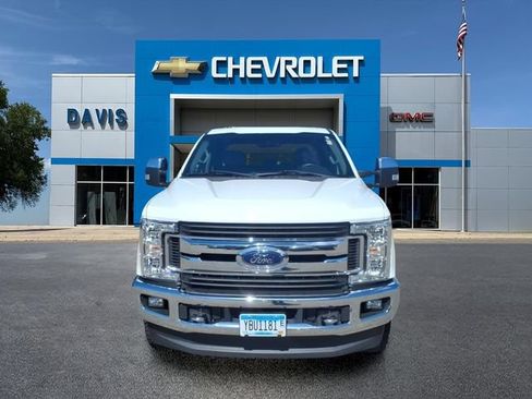 Used 2017 Ford F350 XLT w/ XLT Premium Package AWD/4WD image 8