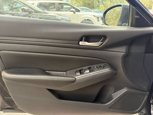 Used 2025 Nissan Altima 2.5 SV FWD image 18