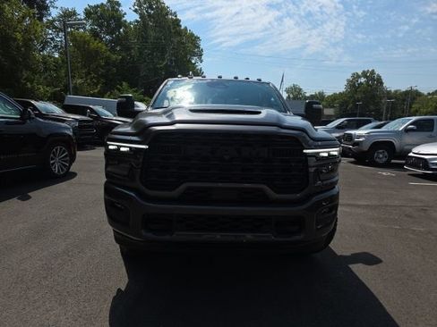 Used 2025 RAM 2500 Limited AWD/4WD image 2