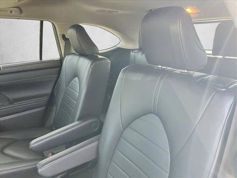 Certified 2024 Toyota Highlander XLE image 20