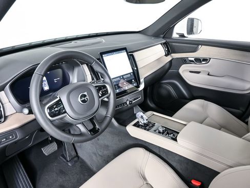 New 2026 Volvo XC90 T8 Plus w/ Protection Package AWD/4WD image 4