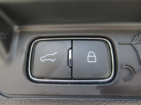 Used 2023 Ford Explorer XLT w/ Equipment Group 202A RWD image 38