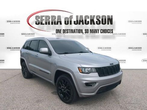 Used 2021 Jeep Grand Cherokee Laredo X AWD/4WD image 2