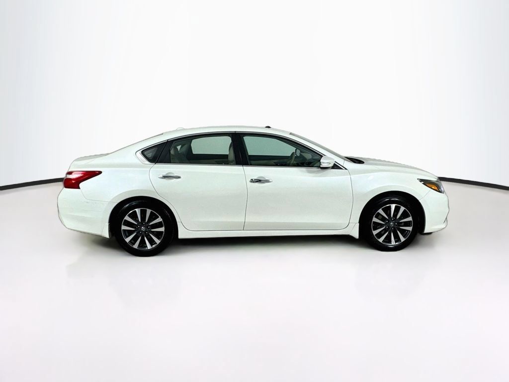 Used 2017 Nissan Altima 2.5 SL w/ 2.5 Technology Package FWD image 9