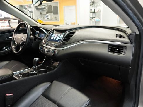 Used 2019 Chevrolet Impala LT w/ LT Convenience Package image 33