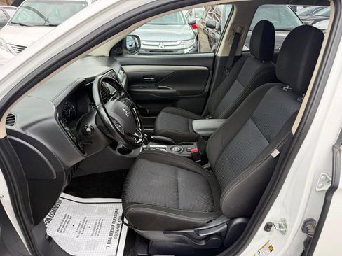 Used 2016 Mitsubishi Outlander SE image 12