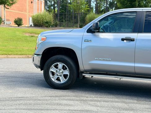 Used 2014 Toyota Tundra SR5 w/ SR5 Upgrade Package AWD/4WD image 8