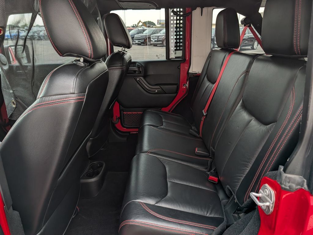 Used 2017 Jeep Wrangler Unlimited Rubicon AWD/4WD image 16