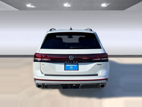 New 2026 Volkswagen Atlas Peak Edition AWD/4WD image 10