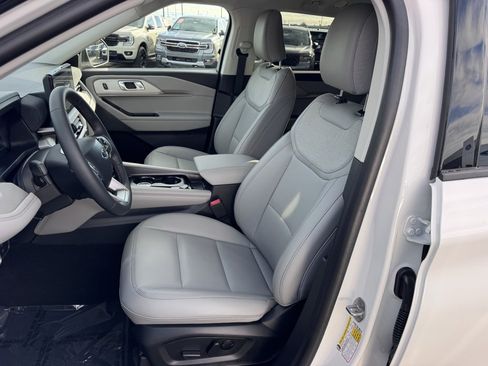 Used 2025 Ford Explorer Active w/ Active Comfort Package image 20