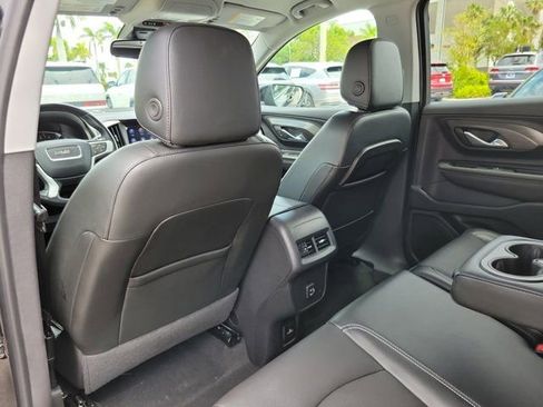 Used 2022 GMC Terrain SLT w/ Elevation Edition image 9