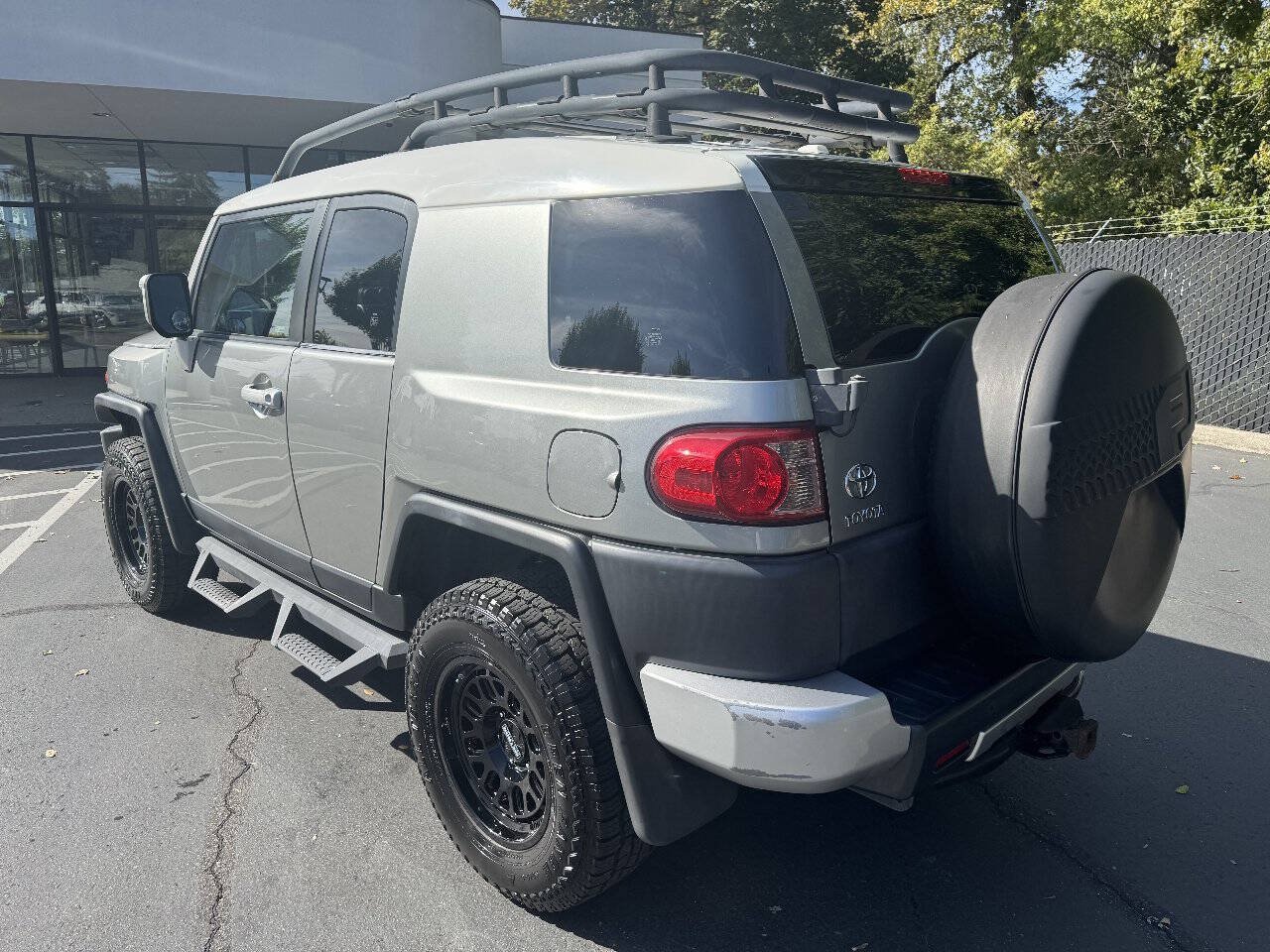Used 2011 Toyota FJ Cruiser 4WD w/ Upgrade Pkg image 3